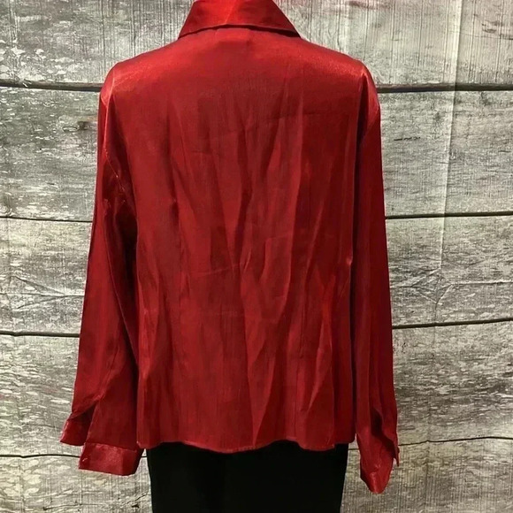 ❤️🔥 Villager Signature Metallic Red Button down Blouse - Picture 4 of 5